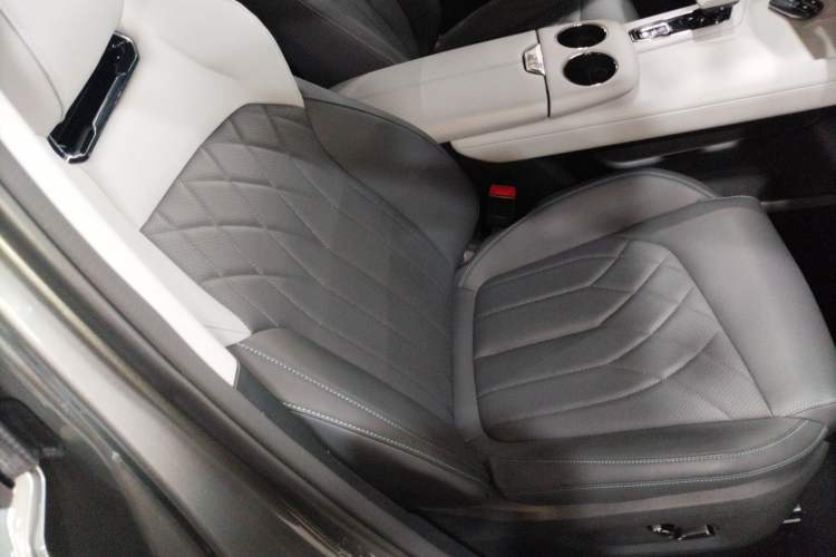 Used CHANGAN UNI-Z New Energy 2024 Blue Whale Smart Electric iDD 125km Excellence Model Right Front Seat