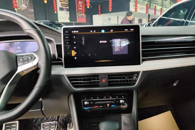 Used Volkswagen Tiguan L 2024 330TSI Automatic Two-Wheel Drive R-Line Enhanced Edition Audio And AC Panel