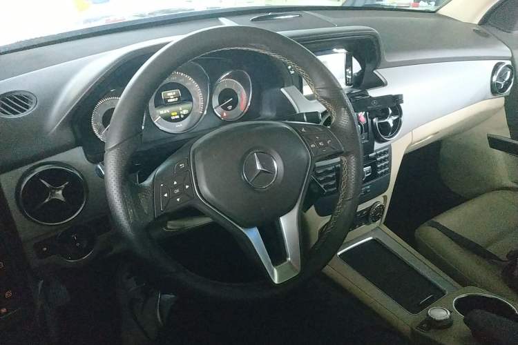 Used Mercedes-Benz GLK-Class 2014 GLK 260 4MATIC Dynamic Model
