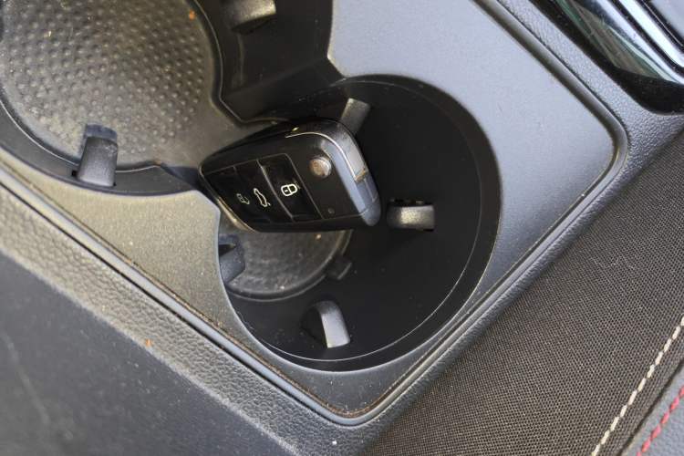 Used Volkswagen Tayron 2019 330TSI Two-Wheel-Drive Luxury Version China V Emission Standard Vehicle Key