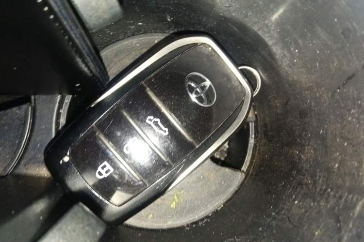 Used Toyota Venza 2022 2.0L CVT Two-Wheel Drive Prestige Edition Vehicle Key