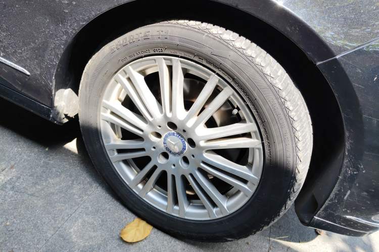 Used Mercedes-Benz E-Class 2012 E 300 L Elegant Model Right Front Wheel Hub