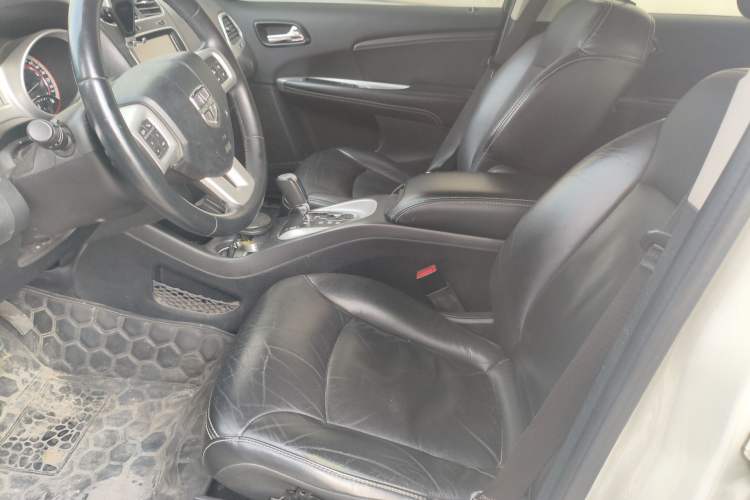 Used Dodge Journey 2013 2.4L Two-Wheel Drive Luxury Version