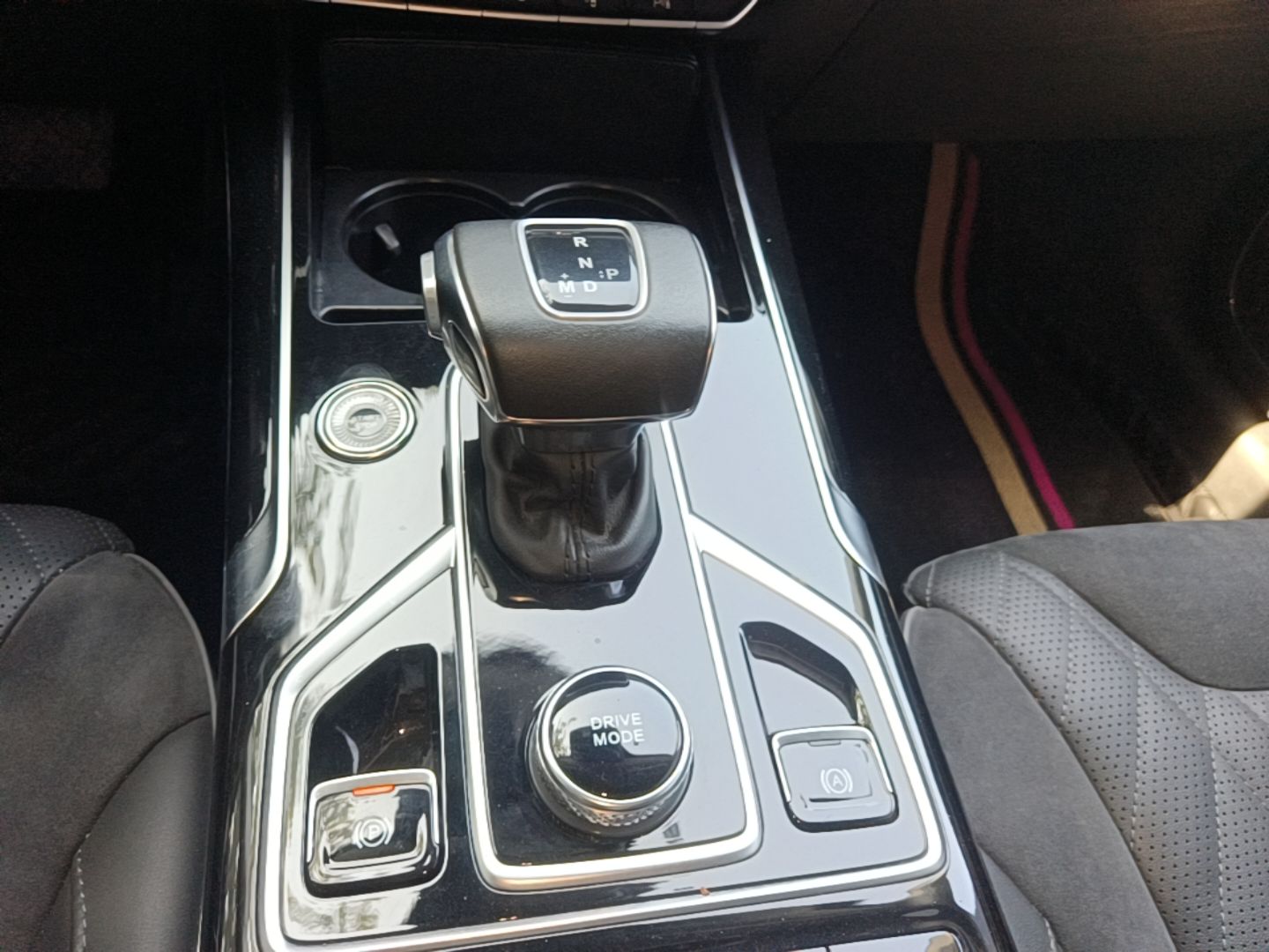 Hongqi HS5 2022 Facelifted Version 2.0T Smart Connect Flagship All-Wheel-Drive Edition — снимка 16