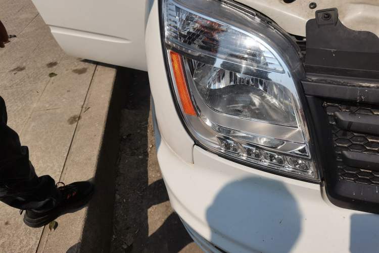 Used SAIC MAXUS Xintu V80 2021 2.0T Manual Classic Aoyuntong Short Wheelbase Ultra-Low Roof 5/6-Seater
