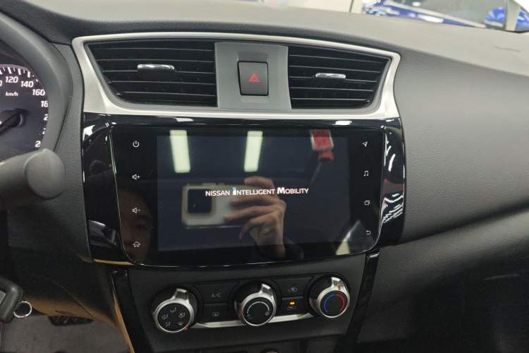 Used Nissan Sylphy 2021 Classic 1.6XL CVT Luxury Edition Audio And AC Panel