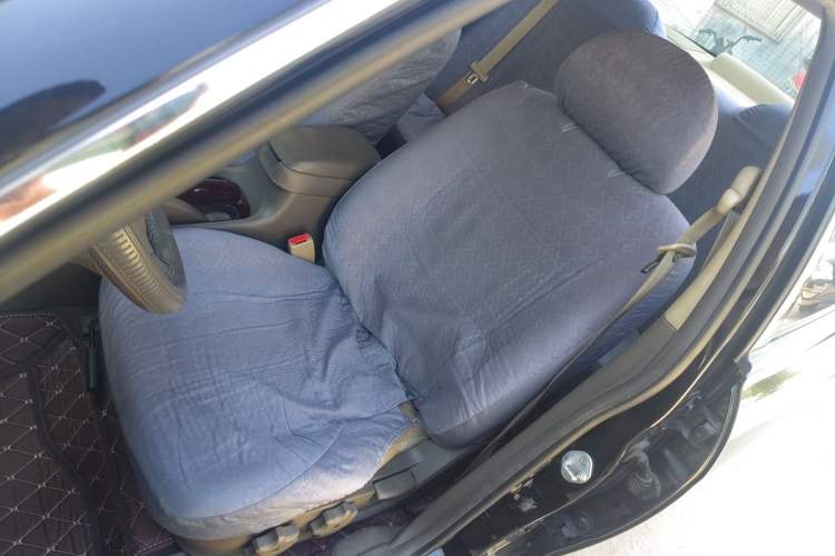 Used Hyundai MoInca 2009 2.0L Automatic Prestige GL Trim
