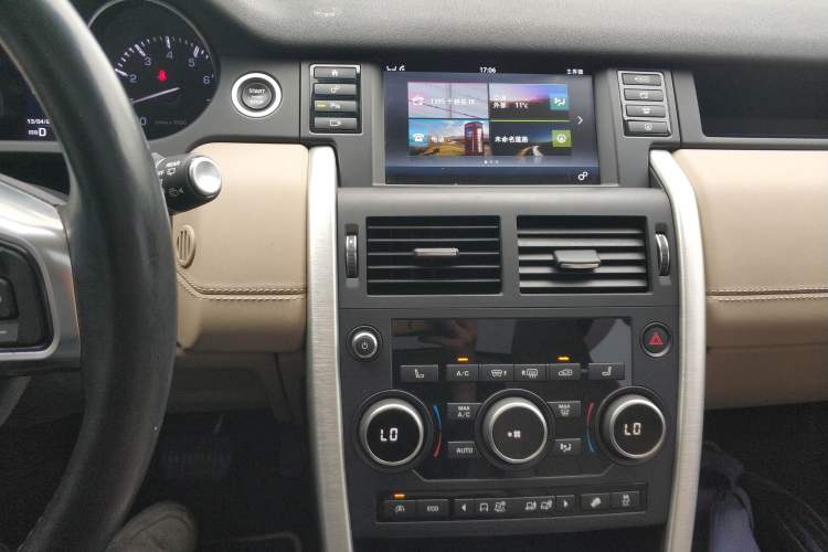 Used Land Rover Discovery Sport 2016 2.0T HSE Audio And AC Panel