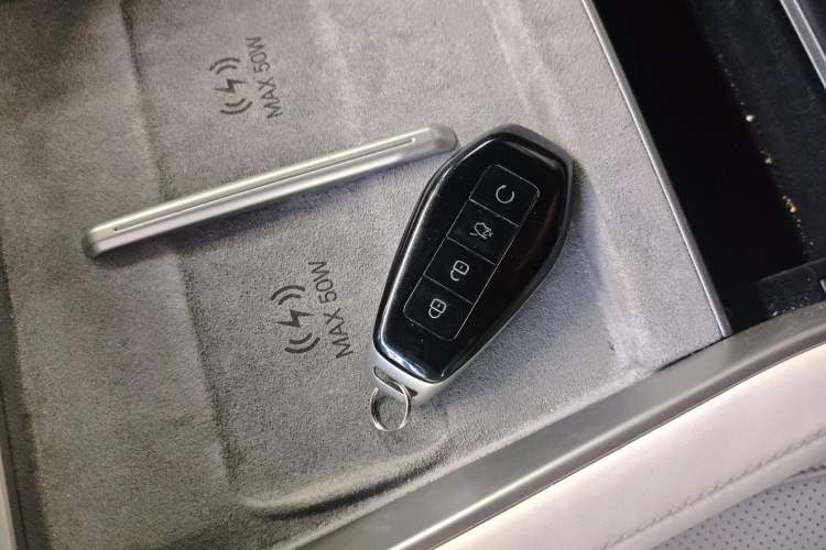 Used Denza Z9 2024 1100 km All-Wheel-Drive Ultra Version