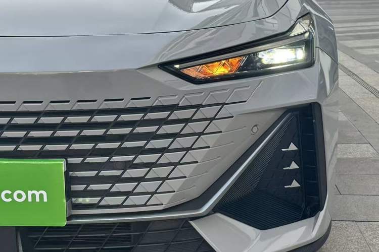 Used Changan UNI-V 2022 1.5T Prestige Version