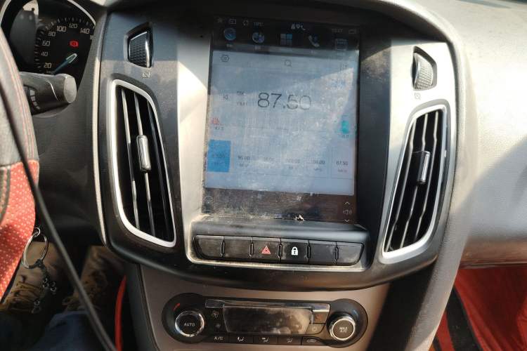 Used Ford Focus 2012 Sedan 1.6L Manual Fashion Edition
