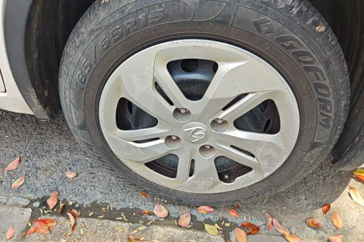 Used Baojun 310W 2017 1.5L Manual Comfort Version China VI Emission Standard Right Front Wheel Hub