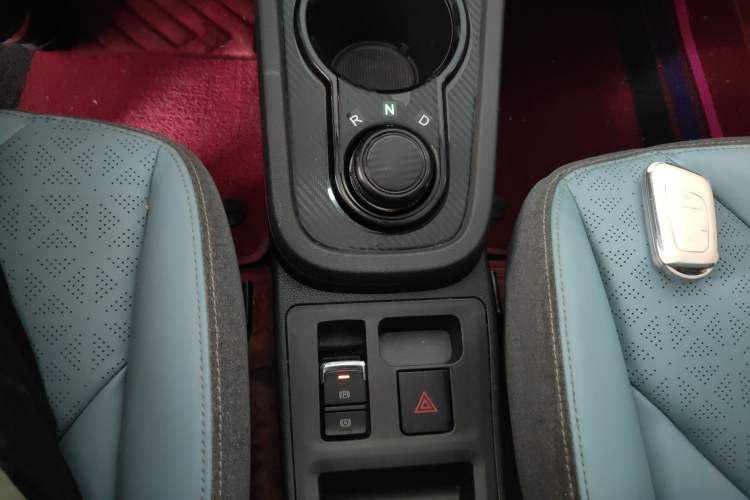 Used Chery QQ Little Ant 2022 Revised Version Sweet Pink Edition Half-Sugar Version Lithium Iron Phosphate 30.7 kWh 30 kW 301 km