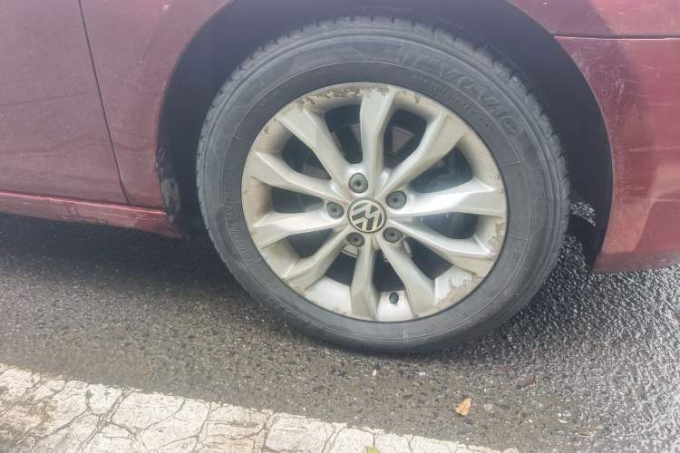 Used Volkswagen Golf 2012 1.6L Automatic Comfort Model Right Front Wheel Hub