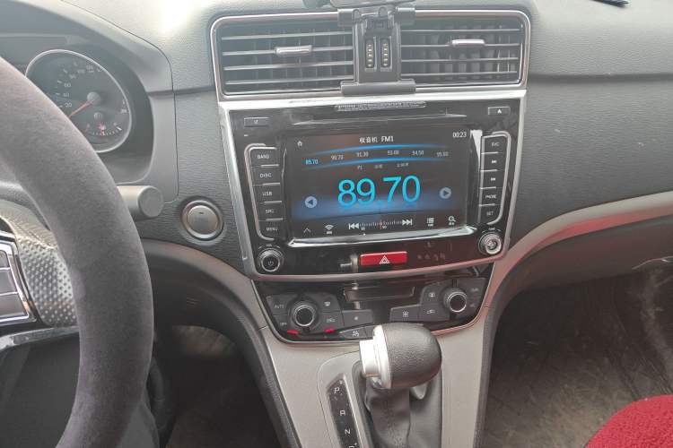 Used Haval M6 2018 Revised Version 1.5T DCT Two-Wheel Drive Urban Style