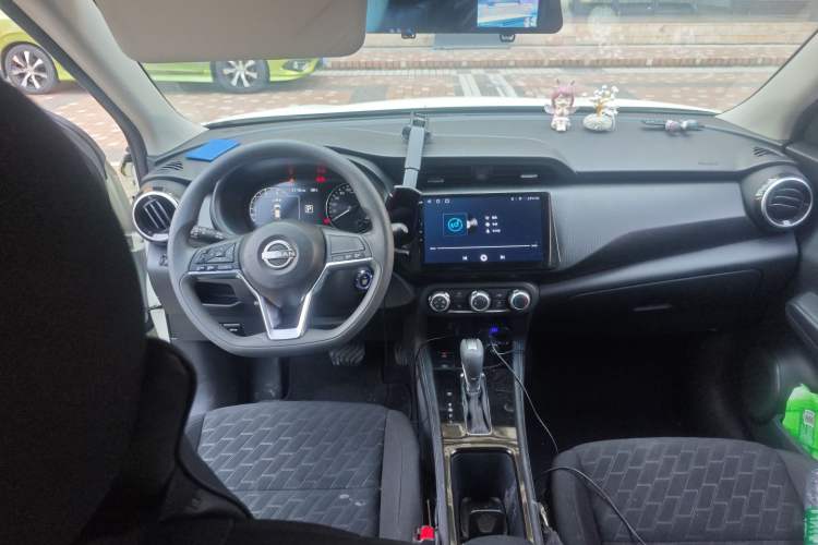 Used Nissan Kicks 2023 Jingqing Edition 1.5L Combining "Power" with a Stylish Touch Center Console