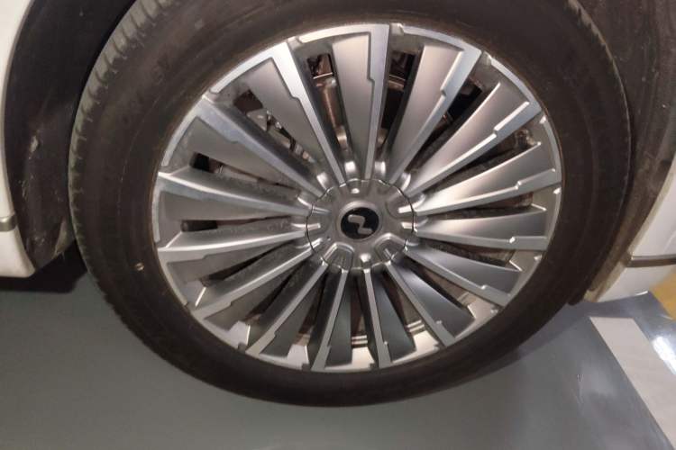 Used ONVO Luxeed L90 2025 Model—Ultra Six-Seater Version
