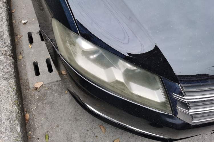 Used Volkswagen Gran Lavida 2013 1.4 TSI Automatic Luxury Model Right Front Headlight