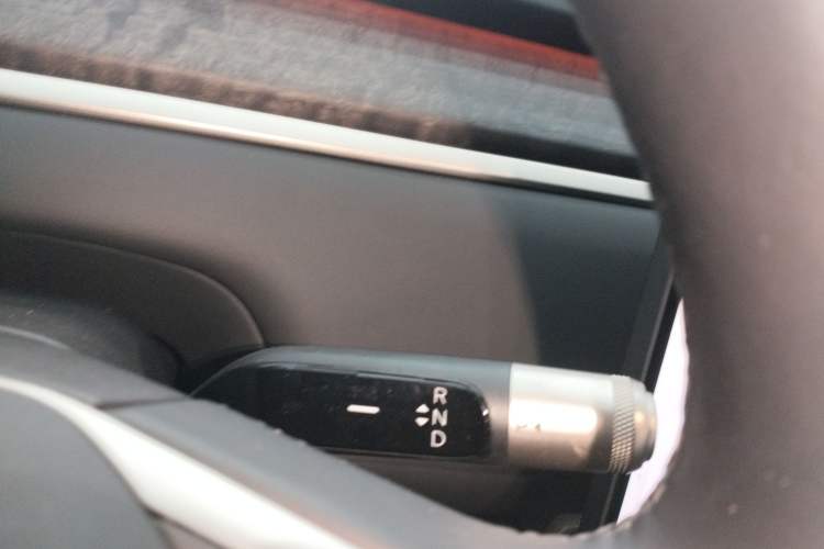 Used ONVO Luxeed L90 2025 Model—Max Six-Seater Version Gear Lever