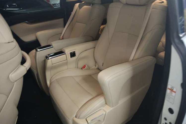 Used Toyota Alphard 2018 Revised Version 3.5L Luxury Edition