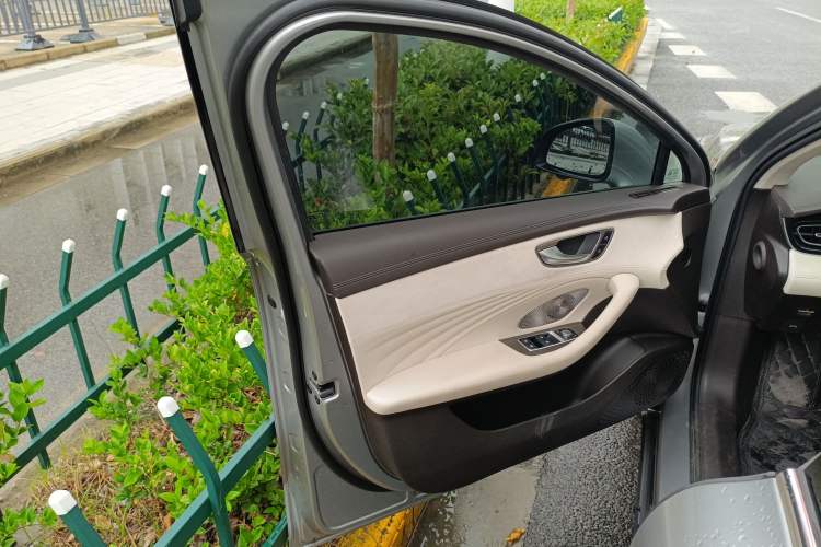 Used Roewe D7 2023 DMH 125km Excellence Edition