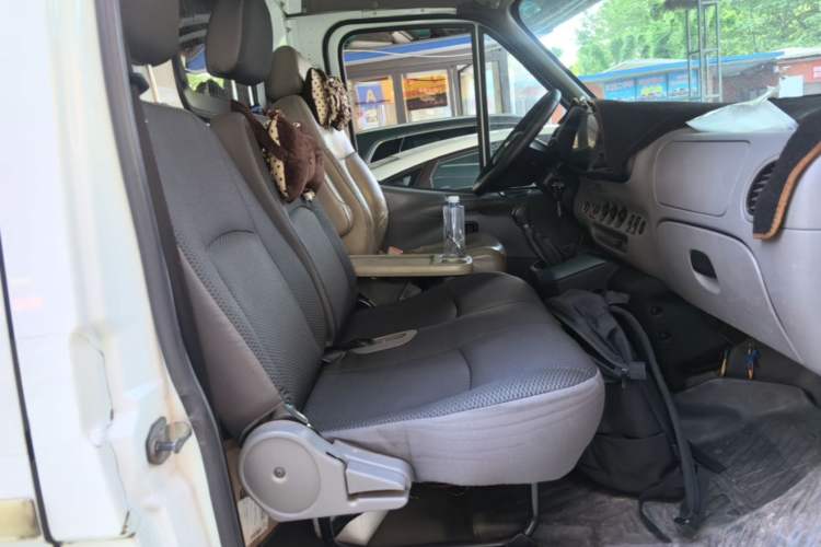 Used JMC Transit 2019 2.8T Commercial Version Short Wheelbase Mid-Roof 3-Seater China VI Standard JX493