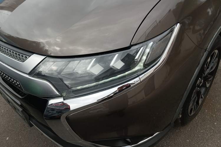 Used Mitsubishi Outlander 2019 2.4L 4x4 Zhi Xiang Edition 7 Seats China V Emission Standard