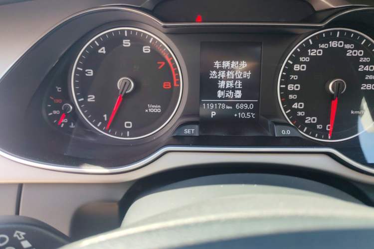 Used Audi A4L 2016 30 TFSI Automatic Comfort Model Odometer Close Up