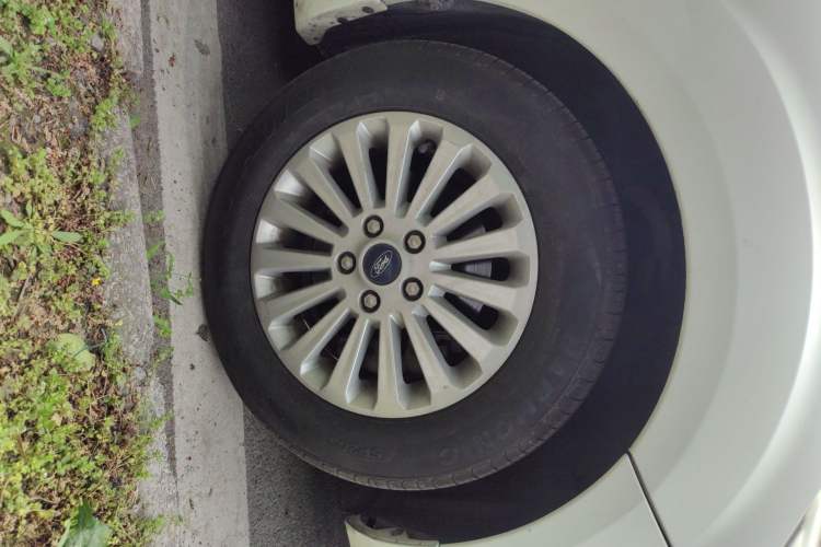 Used Ford Focus 2013 Hatchback Classic 1.8L Automatic Fashion Edition Right Front Wheel Hub