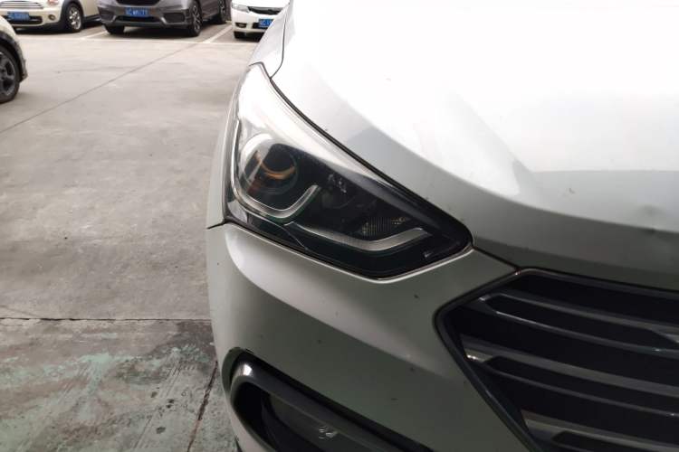 Used Hyundai Santa Fe 2017 2.0T Automatic Two-Wheel Drive Smart Version 7 Seats