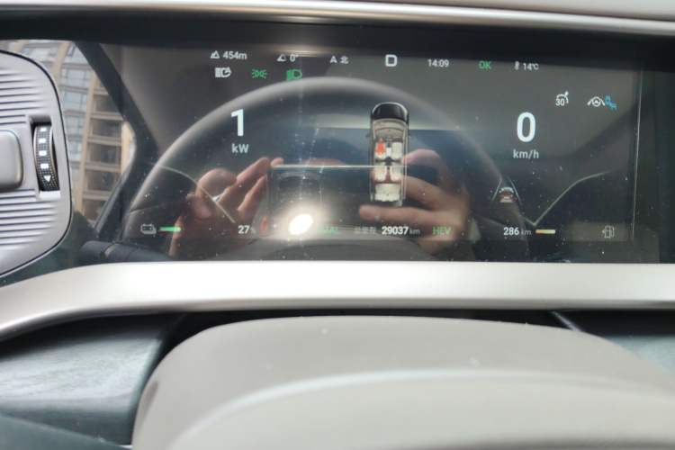 Used Denza D9 2022 DM-i 945 Luxury Model
