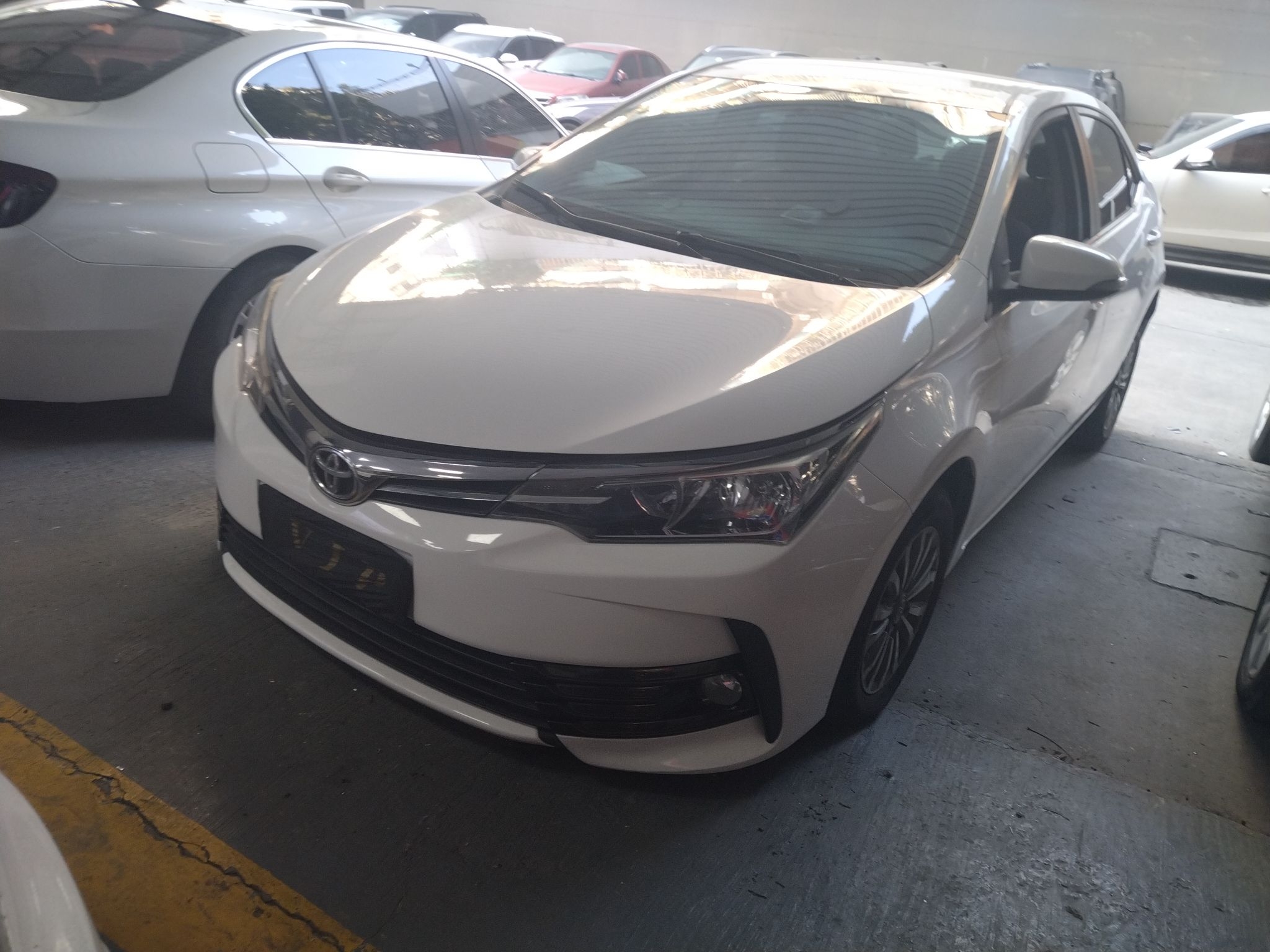 تحت مقدمة السيارة