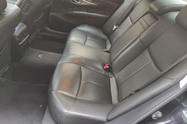 Used Infiniti Q70 2013 Q70L 2.5L Comfort Edition
