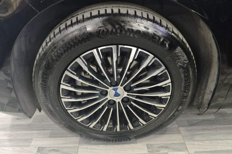 Used Denza D9 2025 DM-i Intelligent Drive 1020 Four-Wheel Drive Prestige Model
