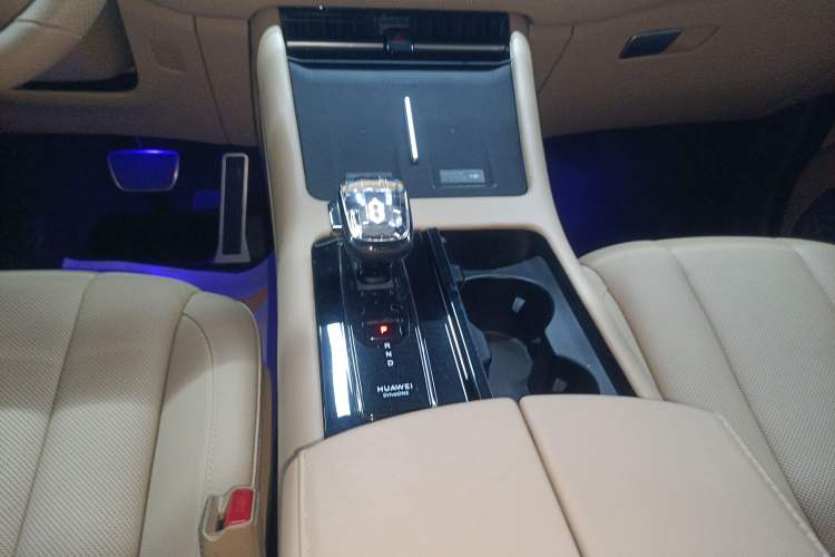 Used Hima AITO M7 2024 1.5T Intelligent Driving 4WD Ultra Version 6 Seats