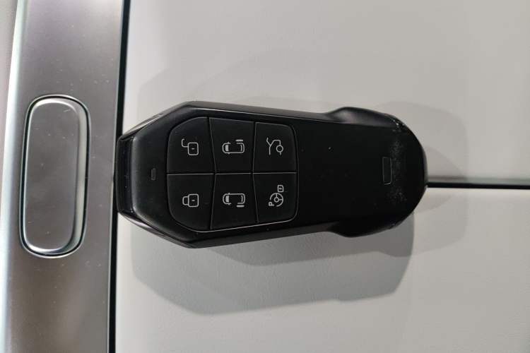 Used XPeng X9 2024 702 Ultra-Long Range Max
