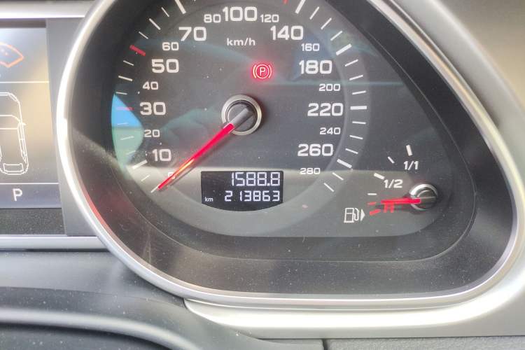 Used Audi Q7  Odometer Close Up