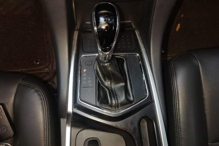 Used JMC Yusheng S350 2013 2.4T Automatic 2WD Diesel Luxury Edition 5 Seats