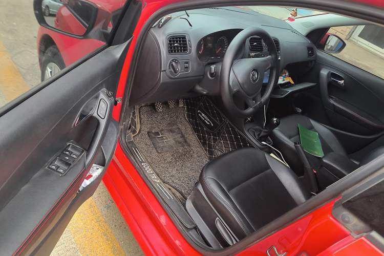 Used Volkswagen Polo 2016 1.4L Manual Fashion Model