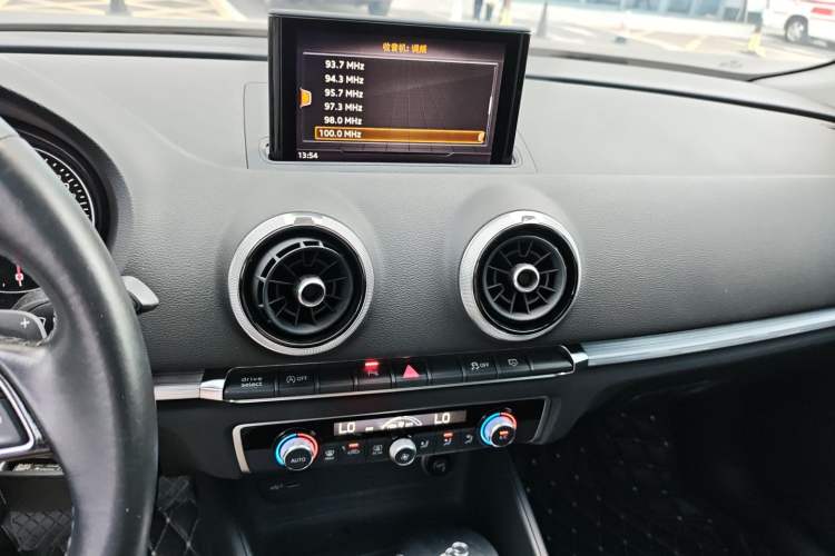 Used Audi A3 2018 30th Anniversary Edition Sportback 35 TFSI Sport Model Audio And AC Panel