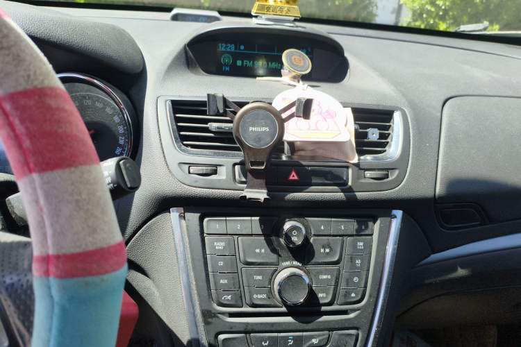 Used Buick Encore 2015 1.4T Automatic Two-Wheel Drive Urban Elite Version Audio And AC Panel