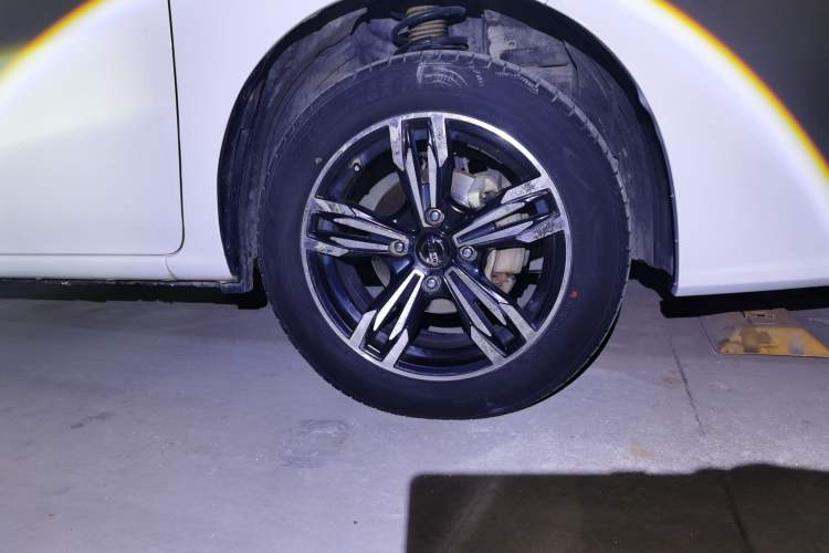 Used Nissan NV200 2011 1.6L 223 Seats Deluxe Version Right Front Wheel Hub