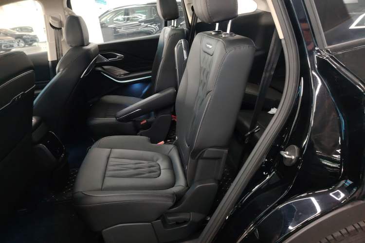 Used Hongqi HS7 PHEV 2024 2.0T PHEV Four-Wheel Drive Flagship Edition 6 Seats Left Rear Seat