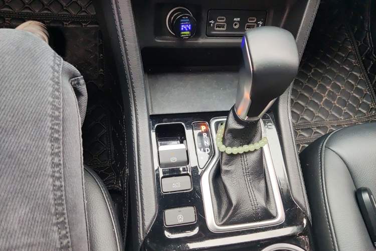 Used Jeep Commander 2018 2.0T Two-Wheel Drive Enjoyment Version China VI Emission Standard
