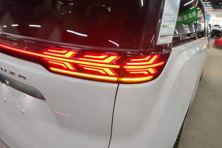 Used Denza D9 2022 EV 620 Prestige Model