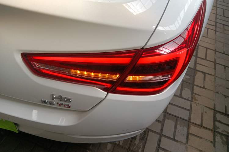 Used Hongqi H5 2022 Classic Model Facelift 1.8T Automatic Smart Connect Flagship Edition
