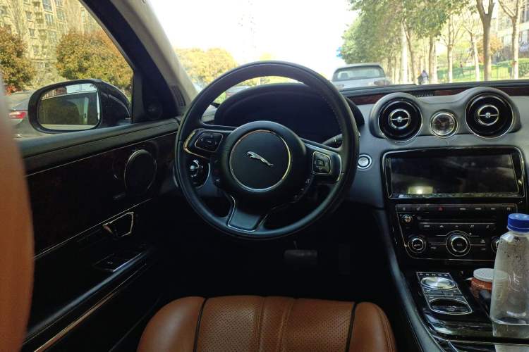 Used Jaguar XJ 2015 XJL 3.0 SC Four-Wheel Drive Luxury Business Edition Steering Wheel