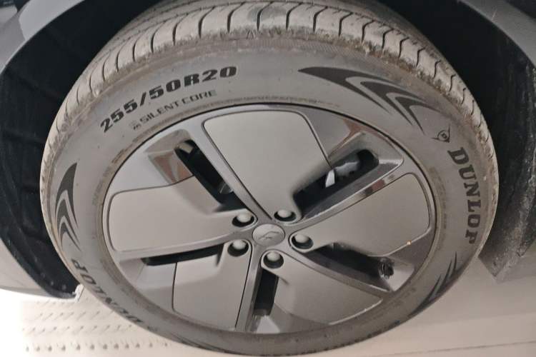 Used Li Auto i6 2025 Model Two-Wheel-Drive Standard Type Left Front Wheel Hub