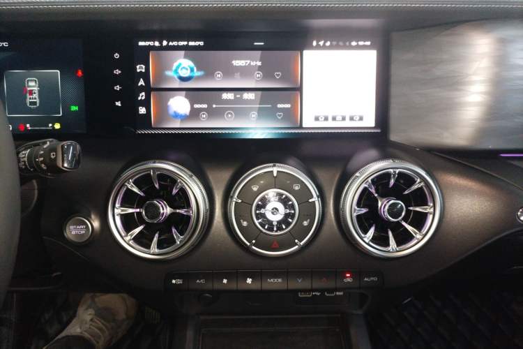 Used Tank 300 2023 Off-Road Edition 2.0T Challenger Audio And AC Panel