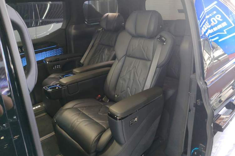 Used Zeekr 009 2024 Six-Seat Executive Version 4WD 140 kWh
